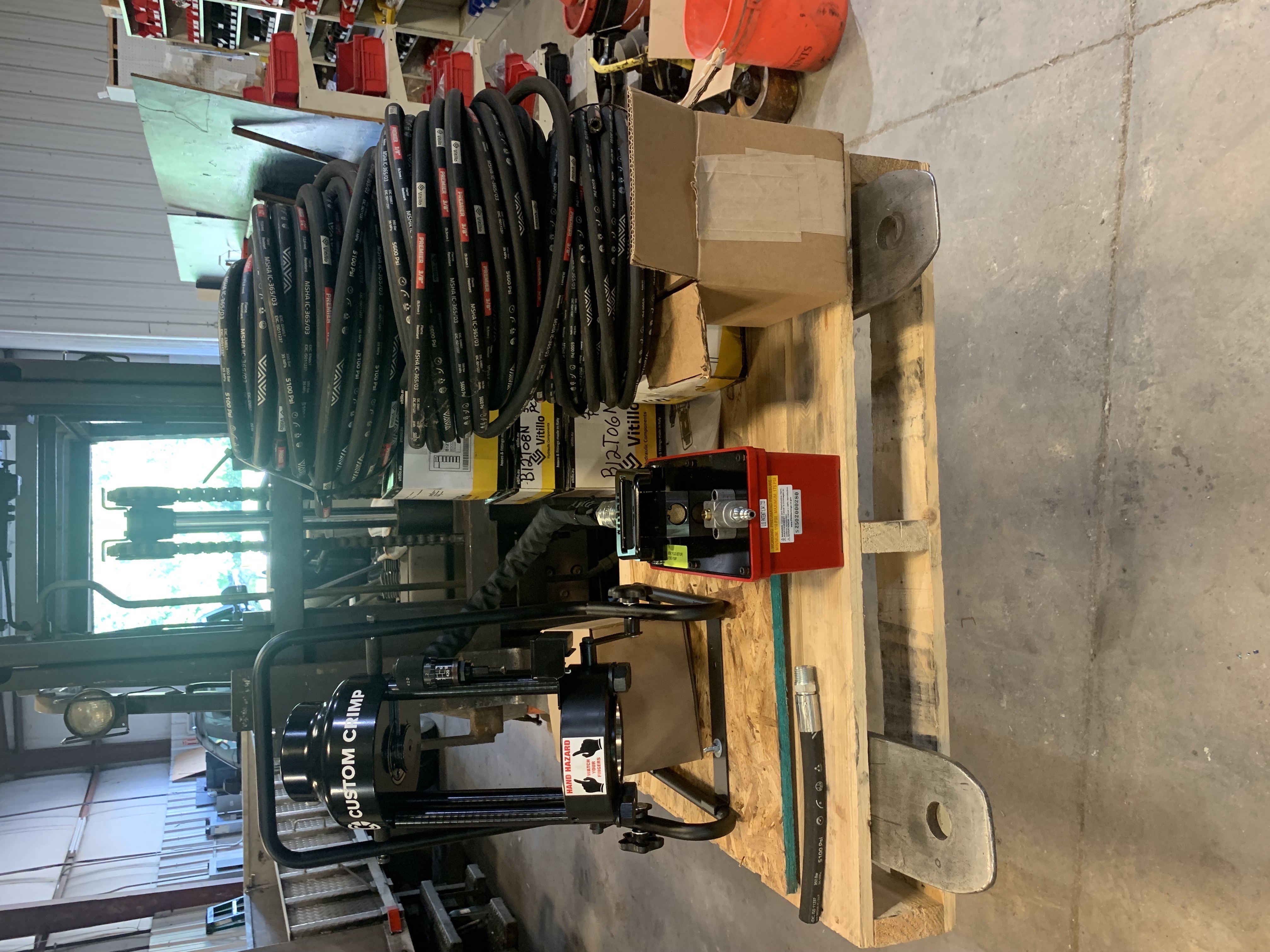Hydraulic hose inventory and crimping setup for in-shop assembly
